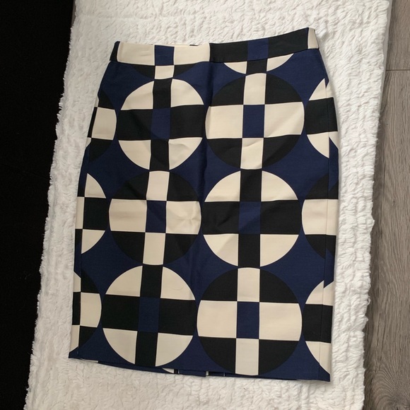 J. Crew Dresses & Skirts - J. Crew Pencil Skirt Size 4